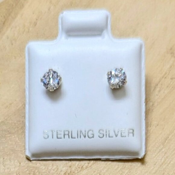 🆕.925 STERLING SILVER ROUND CUBIC ZIRCONIA STUD EARRINGS - UNISEX - Picture 1 of 1